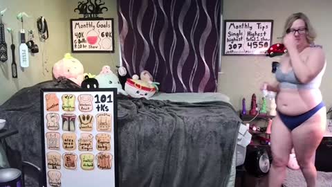 Snapshot of ten_tickle_pixie chatting on January 22, 2025, 7:13 pm Pixie and Tentacle Overlord online show from January 22, 2025, 7:13 pm