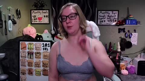 Snapshot of ten_tickle_pixie chatting on January 22, 2025, 10:15 pm Pixie and Tentacle Overlord online show from January 22, 2025, 10:15 pm