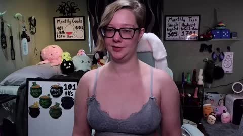 Snapshot of ten_tickle_pixie chatting on March 10, 2025, 10:13 pm Pixie and Tentacle Overlord online show from March 10, 2025, 10:13 pm