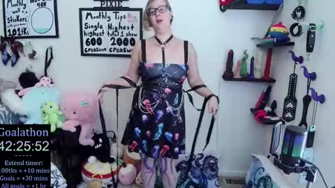 Snapshot of ten_tickle_pixie chatting on November 6, 2025, 7:15 pm Pixie and Tentacle Overlord online show from November 6, 2025, 7:15 pm