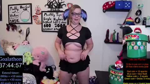 Snapshot of ten_tickle_pixie chatting on November 7, 2025, 11:16 pm Pixie and Tentacle Overlord online show from November 7, 2025, 11:16 pm