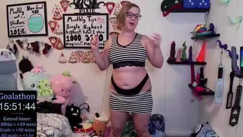 Snapshot of ten_tickle_pixie chatting on November 21, 2025, 11:14 pm Pixie and Tentacle Overlord online show from November 21, 2025, 11:14 pm