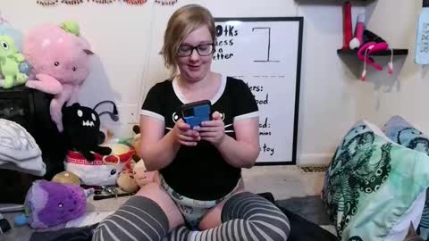 Snapshot of ten_tickle_pixie chatting on November 26, 2025, 11:17 pm Pixie and Tentacle Overlord online show from November 26, 2025, 11:17 pm