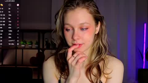 Hey Im Aneta  online show from May 17, 2026, 5:53 pm