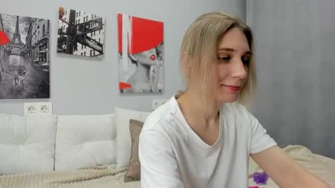 Snapshot of tenderly_sophie chatting on November 30, 2025, 1:31 am tenderly_sophie online show from November 30, 2025, 1:31 am