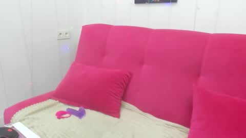 Snapshot of tenderly_sophie chatting on December 2, 2025, 8:08 am tenderly_sophie online show from December 2, 2025, 8:08 am