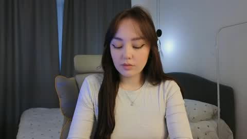 Mia online show from April 24, 2026, 1:13 pm