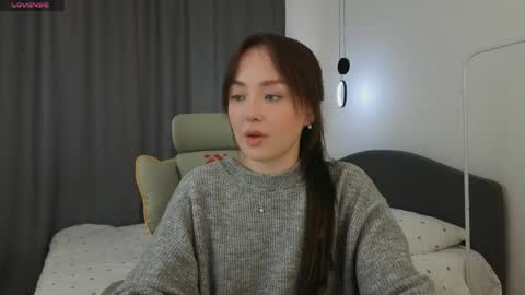 Mia online show from April 25, 2026, 1:36 pm