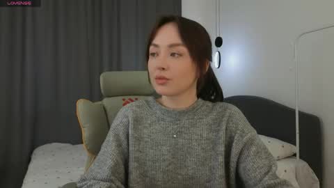 Mia online show from April 25, 2026, 1:41 pm