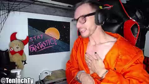 Snapshot of teninchty chatting on October 19, 2025, 4:13 am Ty online show from October 19, 2025, 4:13 am