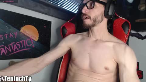 Snapshot of teninchty chatting on December 1, 2025, 5:07 pm Ty online show from December 1, 2025, 5:07 pm