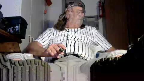 Snapshot of tennredneck chatting on May 9, 2026, 1:33 am Tennredneck online show from May 9, 2026, 1:33 am