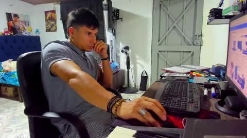 Snapshot of teoyes_ chatting on November 11, 2025, 2:44 am teoyes_ online show from November 11, 2025, 2:44 am