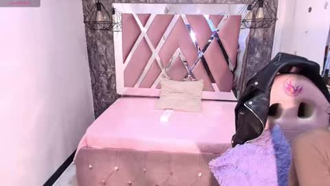 Snapshot of terraelowen chatting on October 9, 2025, 11:30 am Terra Elowen online show from October 9, 2025, 11:30 am