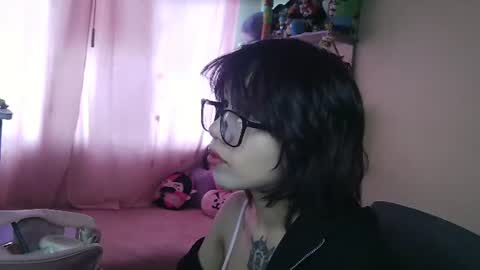 Snapshot of terraelowen chatting on June 17, 2026, 2:40 pm Terra Elowen online show from June 17, 2026, 2:40 pm