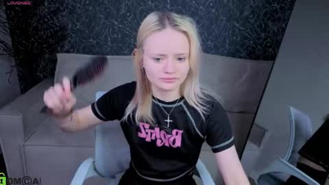 Tessa online show from April 25, 2026, 1:52 am