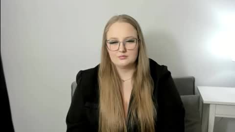 Tessa online show from March 19, 2026, 4:22 pm