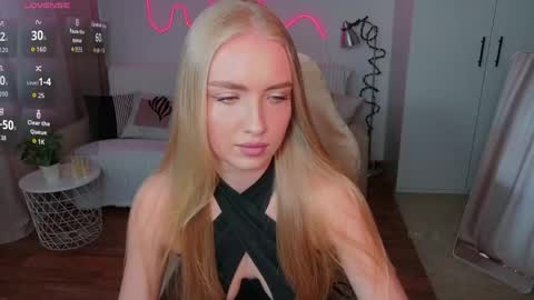 Snapshot of tessahamilton chatting on April 28, 2026, 12:10 pm TessaHamilton online show from April 28, 2026, 12:10 pm