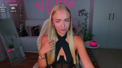Snapshot of tessahamilton chatting on June 21, 2026, 11:02 am TessaHamilton online show from June 21, 2026, 11:02 am