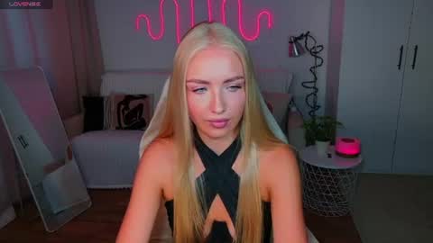 TessaHamilton online show from June 25, 2026, 2:21 pm