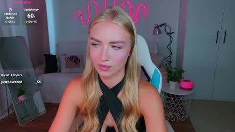 TessaHamilton online show from July 22, 2026, 10:07 am