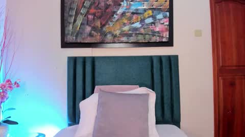 Tessamonroee online show from February 26, 2026, 8:08 pm