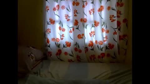 Snapshot of tessmia chatting on April 9, 2026, 7:03 am tessmia online show from April 9, 2026, 7:03 am