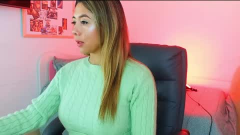 Snapshot of texas_curvykitten chatting on April 26, 2026, 9:29 am texas_curvykitten online show from April 26, 2026, 9:29 am