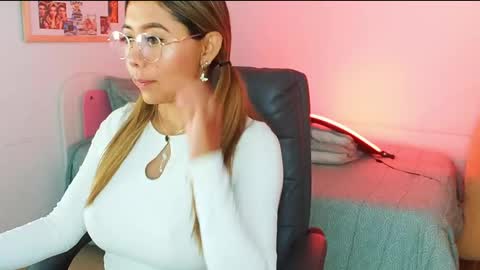 Snapshot of texas_curvykitten chatting on April 27, 2026, 10:02 am texas_curvykitten online show from April 27, 2026, 10:02 am