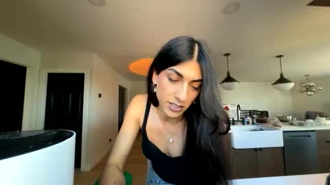 babygirlmami online show from May 6, 2026, 11:21 pm