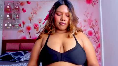 Snapshot of thais_waldrof chatting on June 14, 2026, 4:36 am Andreina online show from June 14, 2026, 4:36 am