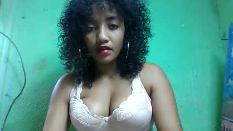 Snapshot of thalia1810 chatting on December 5, 2025, 9:18 am thalia1810 online show from December 5, 2025, 9:18 am