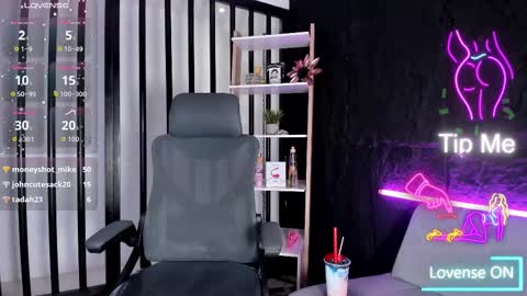 Snapshot of thaliabrooks_ chatting on September 10, 2025, 5:18 am Thalia online show from September 10, 2025, 5:18 am