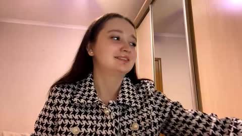 Yumi online show from March 18, 2026, 3:15 pm