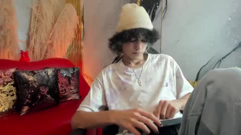 Snapshot of thanier_18 chatting on June 8, 2026, 3:18 am thanier_18 online show from June 8, 2026, 3:18 am
