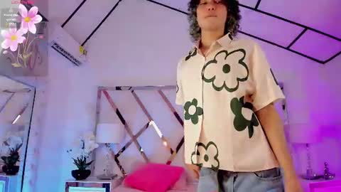 Snapshot of thanier_18 chatting on June 11, 2026, 7:23 pm thanier_18 online show from June 11, 2026, 7:23 pm