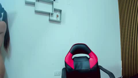 Snapshot of that_temptation chatting on February 10, 2025, 9:25 pm that_temptation online show from February 10, 2025, 9:25 pm