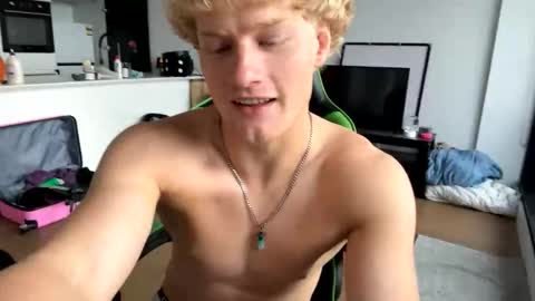 liammlust online show from December 21, 2025, 9:11 pm