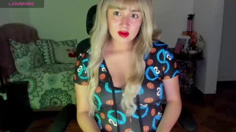 Snapshot of thatgirl2003 chatting on December 16, 2024, 11:07 pm online show from December 16, 2024, 11:07 pm