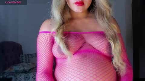 Snapshot of thatgirl2003 chatting on December 17, 2024, 2:12 am online show from December 17, 2024, 2:12 am