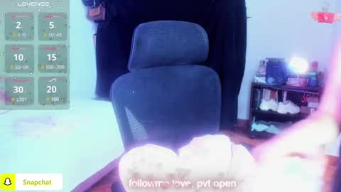 Snapshot of thatgirl2003 chatting on March 11, 2025, 6:19 pm online show from March 11, 2025, 6:19 pm