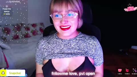 Snapshot of thatgirl2003 chatting on March 11, 2025, 9:48 pm online show from March 11, 2025, 9:48 pm