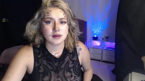 Snapshot of thatgirl2003 chatting on October 4, 2025, 4:43 am online show from October 4, 2025, 4:43 am