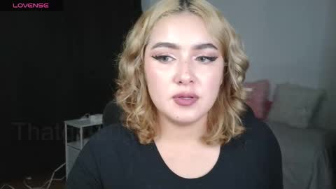 Snapshot of thatgirl2003 chatting on October 16, 2025, 8:54 pm online show from October 16, 2025, 8:54 pm