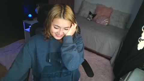 Snapshot of thatgirl2003 chatting on October 25, 2025, 12:23 pm online show from October 25, 2025, 12:23 pm