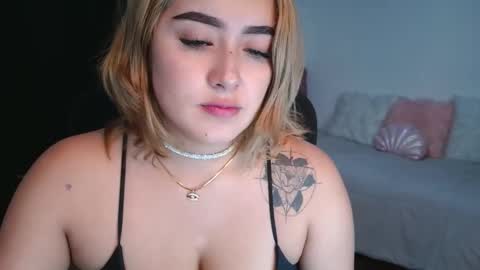 Snapshot of thatgirl2003 chatting on October 30, 2025, 5:02 pm online show from October 30, 2025, 5:02 pm