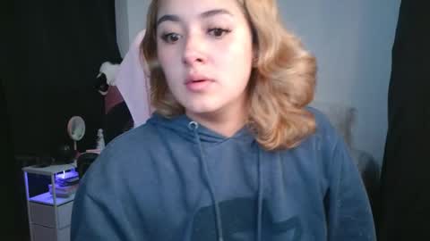 Snapshot of thatgirl2003 chatting on November 6, 2025, 10:27 am online show from November 6, 2025, 10:27 am