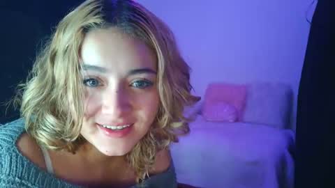 Snapshot of thatgirl2003 chatting on November 15, 2025, 9:17 am online show from November 15, 2025, 9:17 am