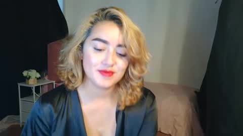 Snapshot of thatgirl2003 chatting on November 18, 2025, 4:33 pm online show from November 18, 2025, 4:33 pm