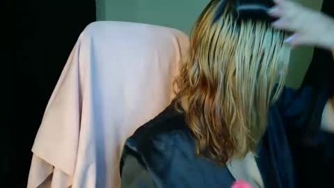 Snapshot of thatgirl2003 chatting on November 20, 2025, 12:05 pm online show from November 20, 2025, 12:05 pm